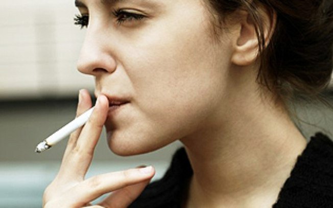 Fumante com doença rara pede na justiça R$ 100 mil de fabricante de cigarros