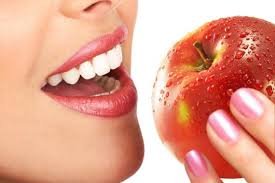 Alimentos promovem a saúde bucal