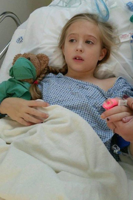 Menina de oito anos descobre câncer na mama