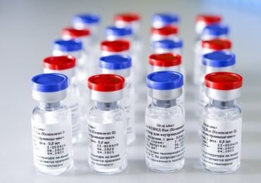 Mix de imunização: É seguro misturar vacinas Sputnik V e AstraZeneca