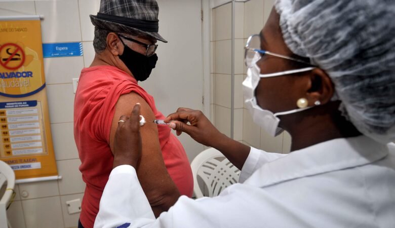 Vacinação contra gripe é aberta ao público geral em todo país