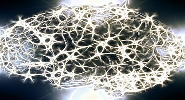 Cientistas revelam como a estimulação cerebral profunda ajuda no controle da epilepsia