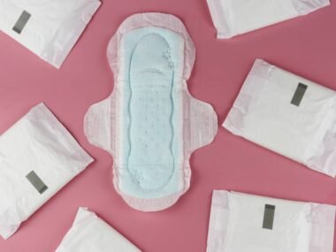 Dignidade Menstrual: cartilha mostra como ter acesso a absorventes