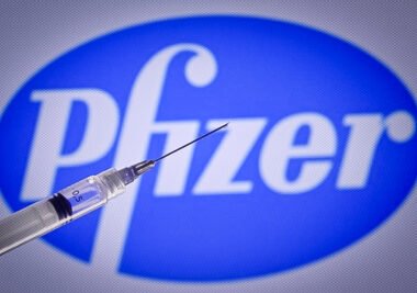 Vacina Bivalente da Pfizer contra COVID-19 recebe registro definitivo pela Anvisa