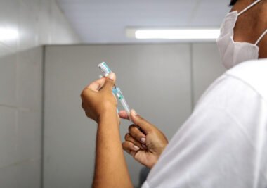 Senado aprova MP que revoga exigência de repasse de vacinas ao SUS
