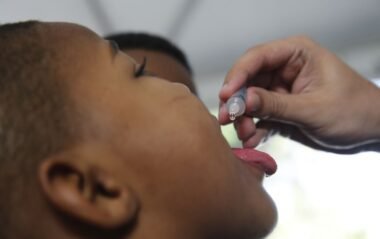 Após 34 anos sem poliomielite, baixo índice de vacinação preocupa