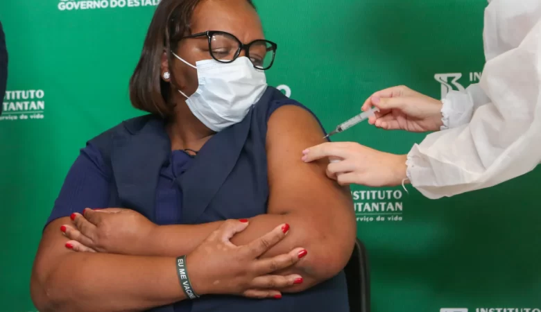 Hoje completa 03 anos que a primeira vacina contra a Covid foi aplicada no Brasil